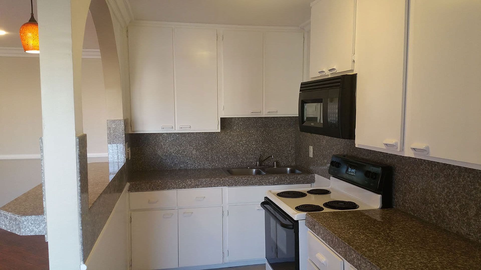 Hollywood Apartment: 940 N. Ardmore Ave.