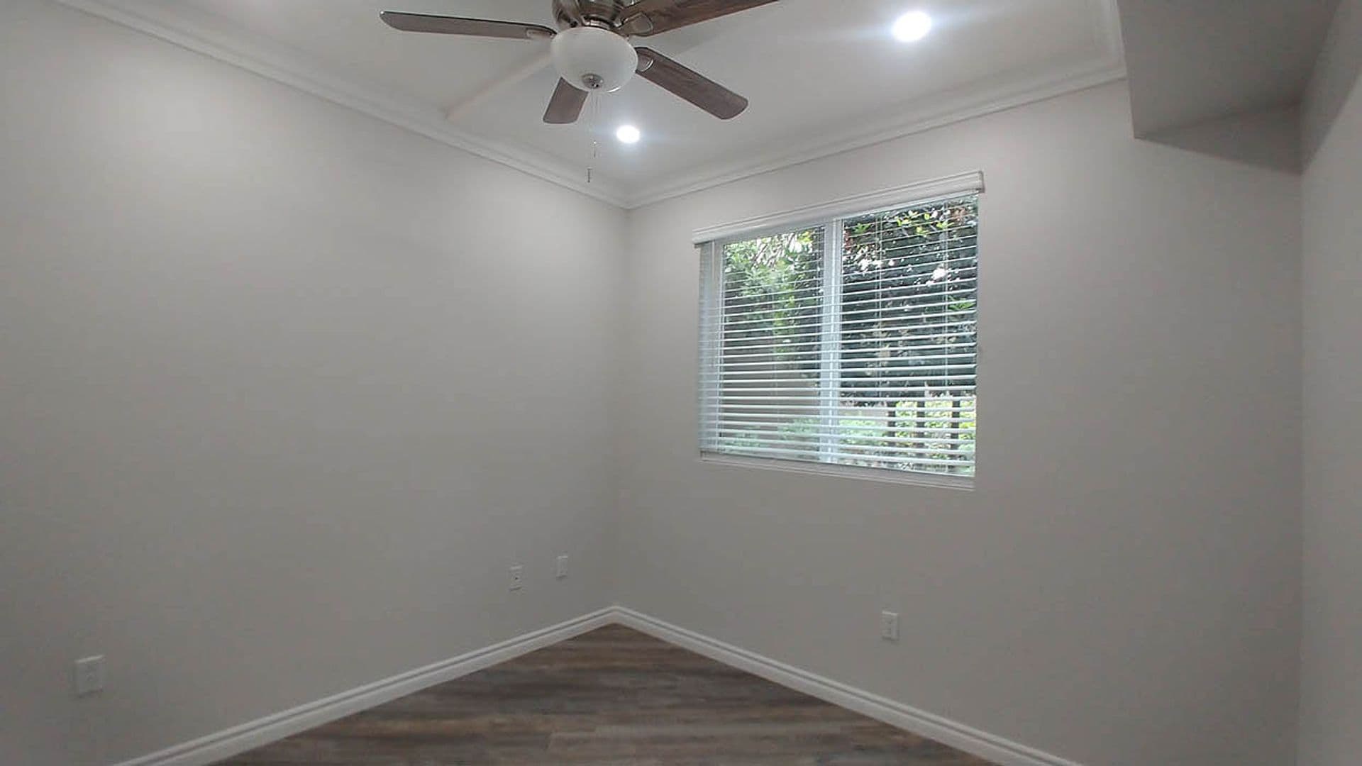 Granada Hills Apartment: 11541 Blucher Ave