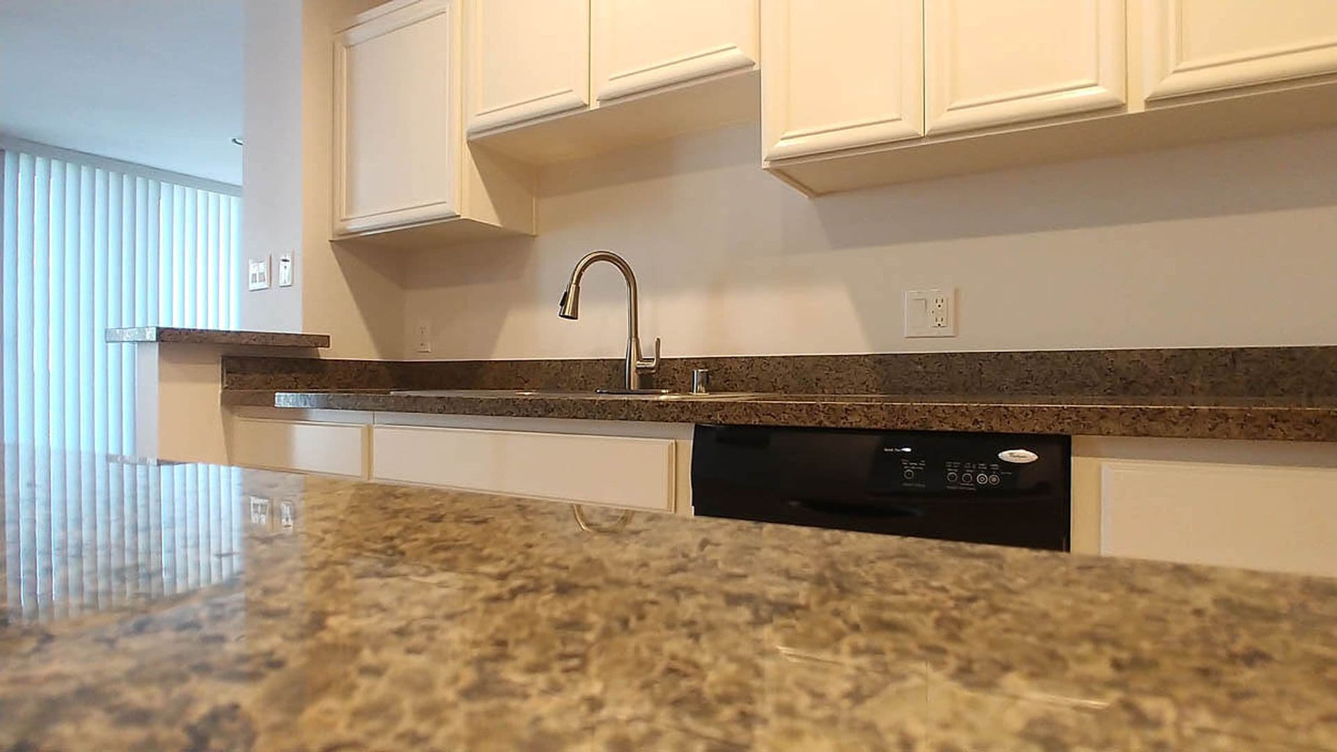 Granada Hills Apartment: 11541 Blucher Ave