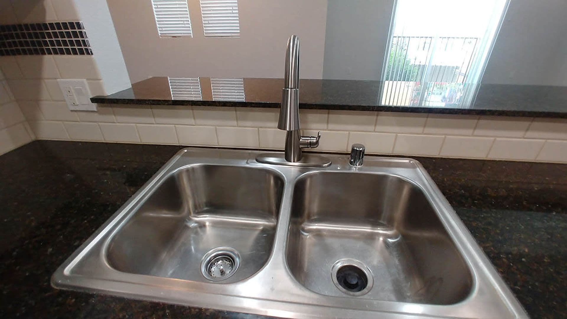 Granada Hills Apartment: 11541 Blucher Ave
