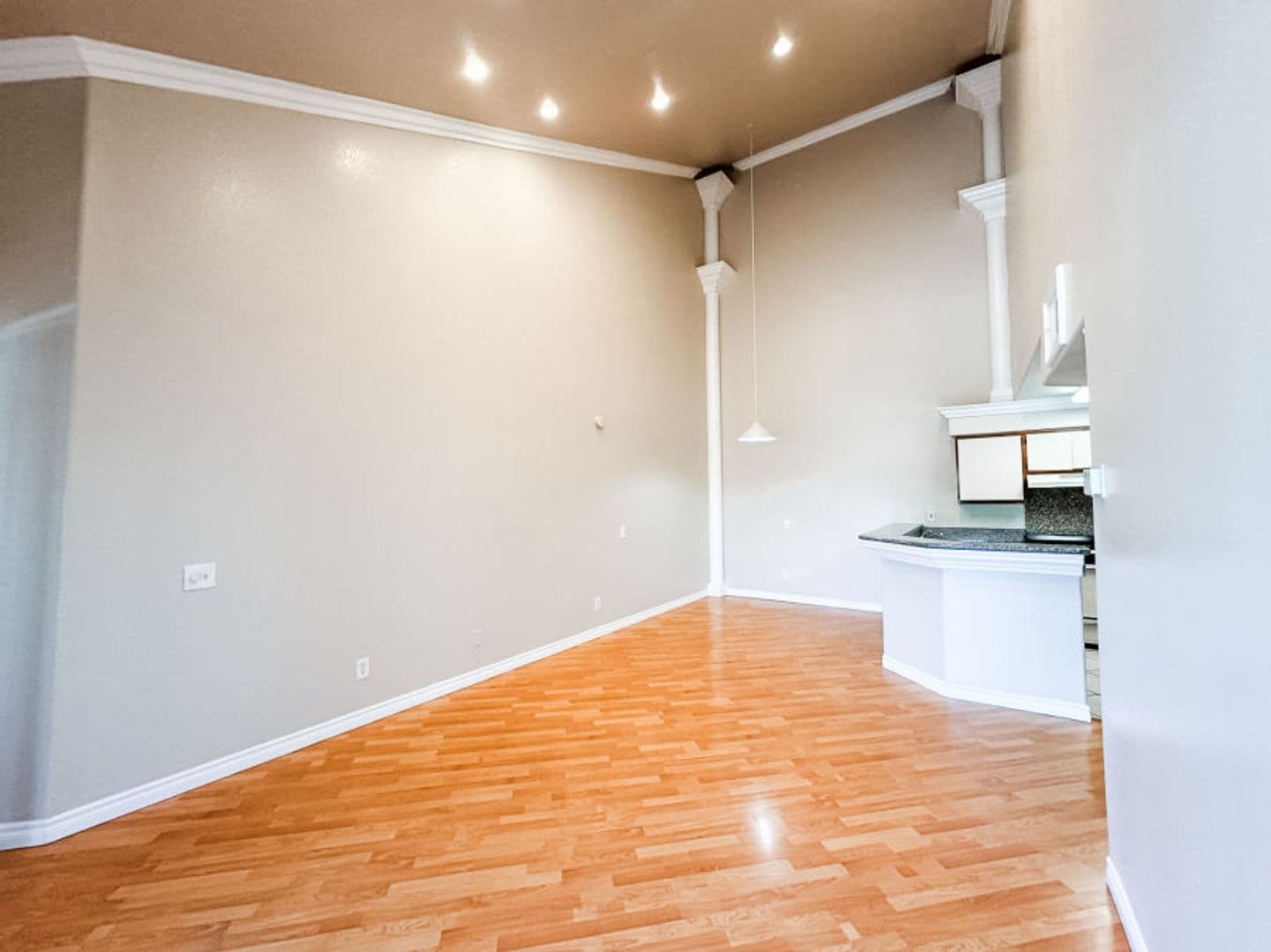 Rialto Apartment: 1414 N. Riverside Ave.