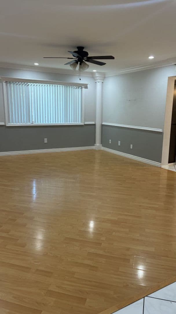 Van Nuys Apartment: 13805 Sherman Way