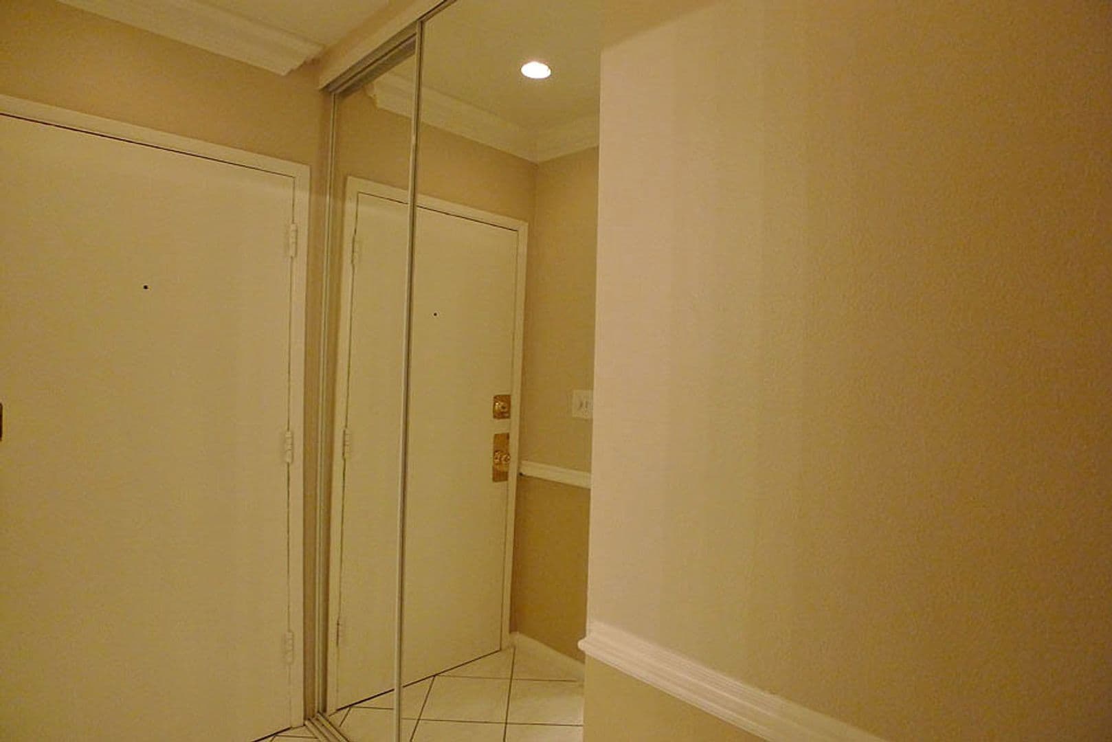Hollywood Hills Apartment: 2212 N. Cahuenga Blvd.