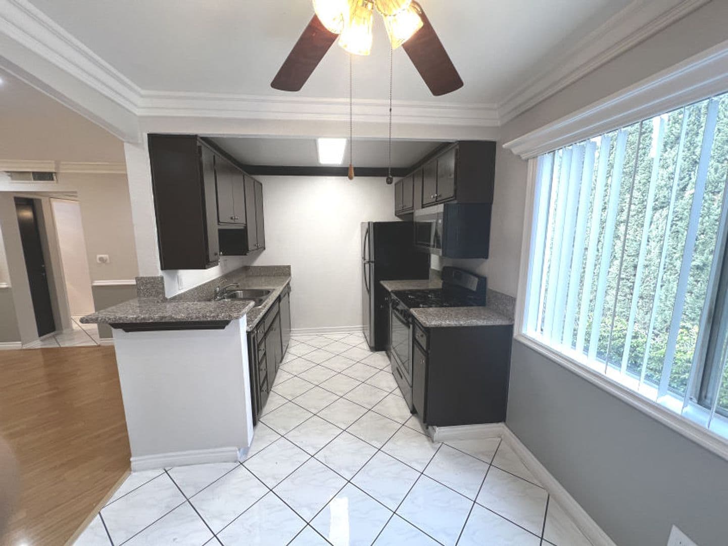 Van Nuys Apartment: 13805 Sherman Way