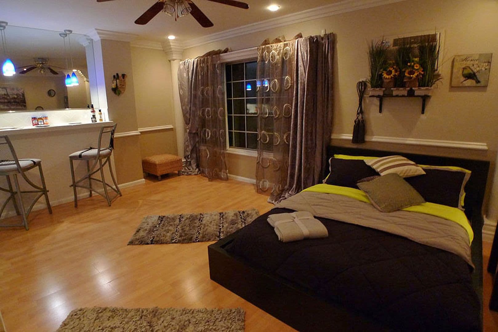 Hollywood Hills Apartment: 2212 N. Cahuenga Blvd.