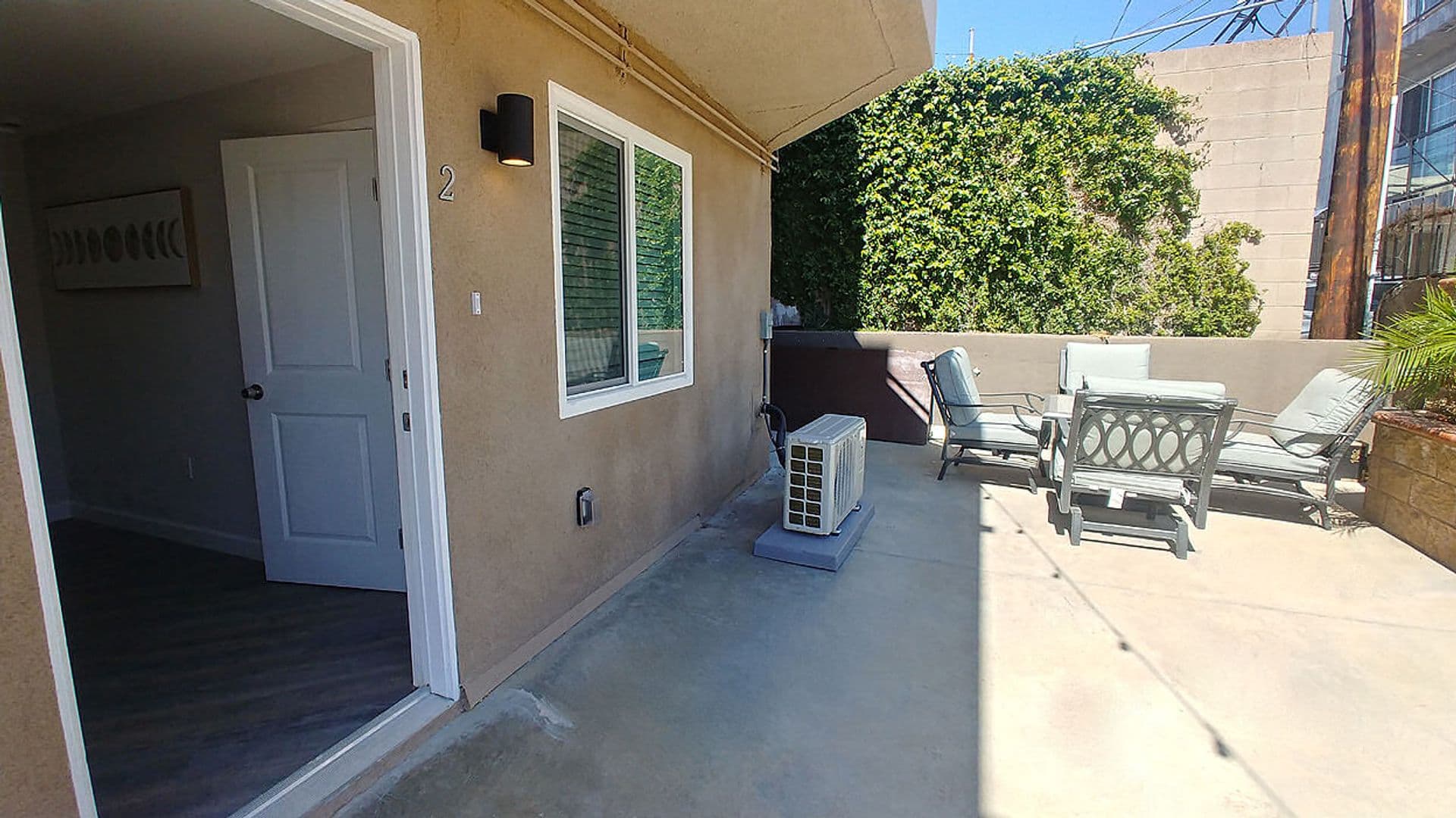 Hollywood Apartment: 940 N. Ardmore Ave.