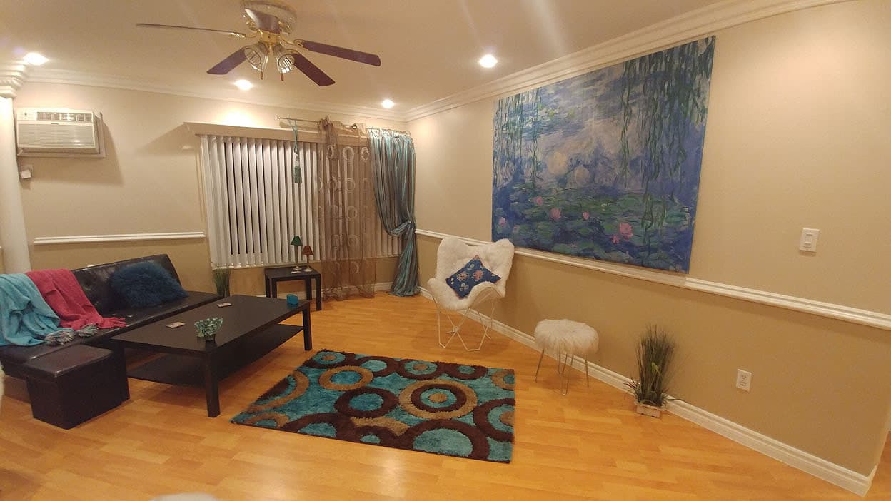 Hollywood Hills Apartment: 2212 N. Cahuenga Blvd.