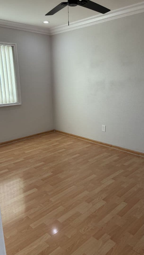Van Nuys Apartment: 13805 Sherman Way