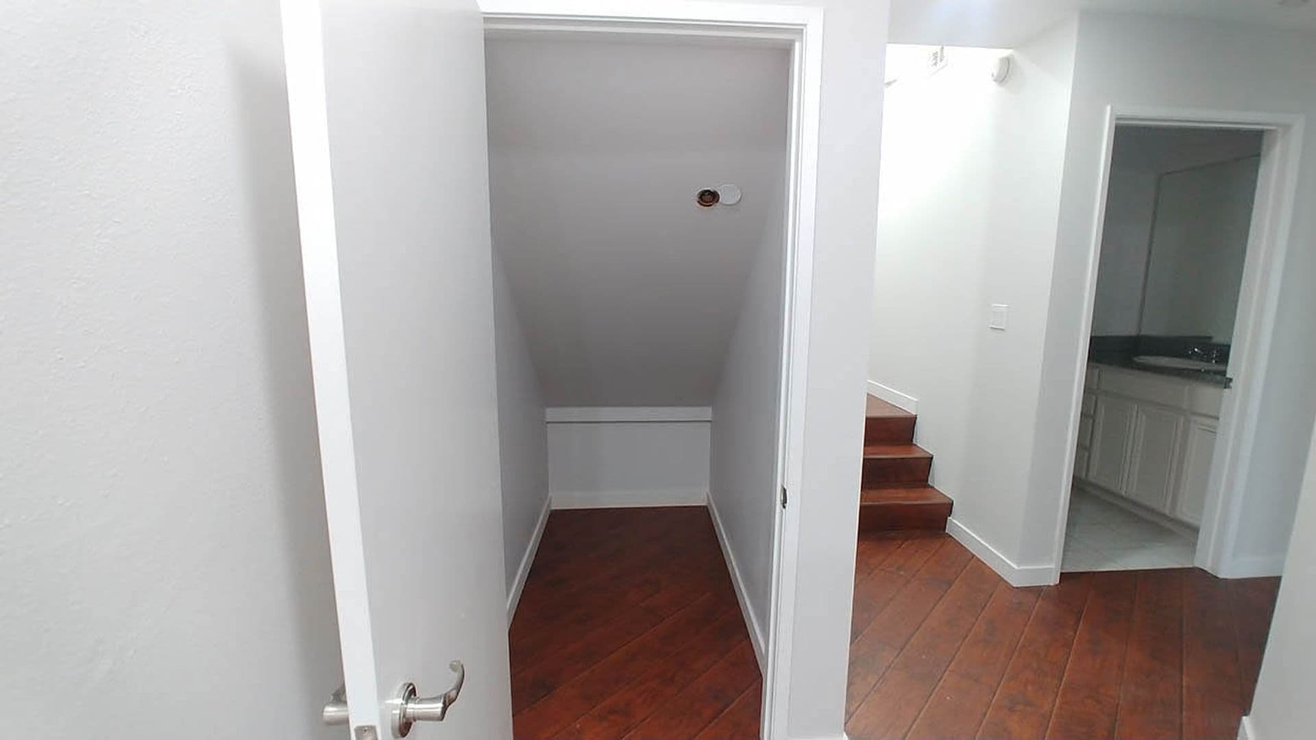 Granada Hills Apartment: 11541 Blucher Ave