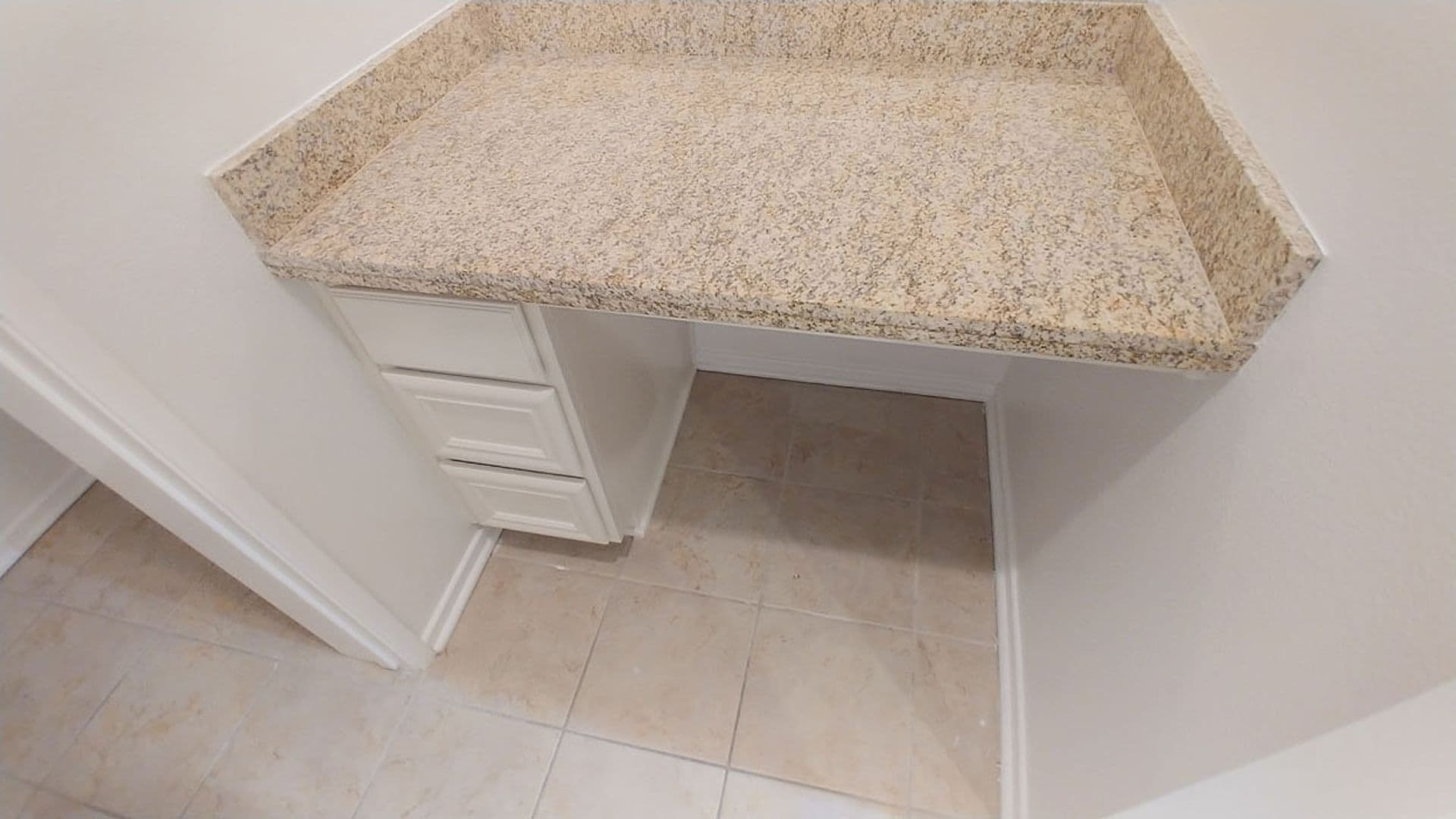 Granada Hills Apartment: 11541 Blucher Ave