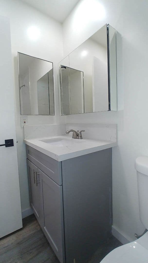Hollywood Hills Apartment: 2020 N. Beachwood Dr.