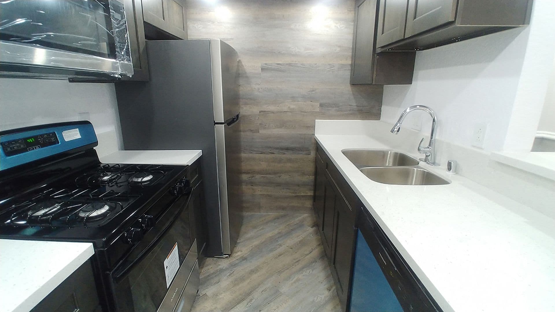 Hollywood Hills Apartment: 2069 N. Argyle Ave.