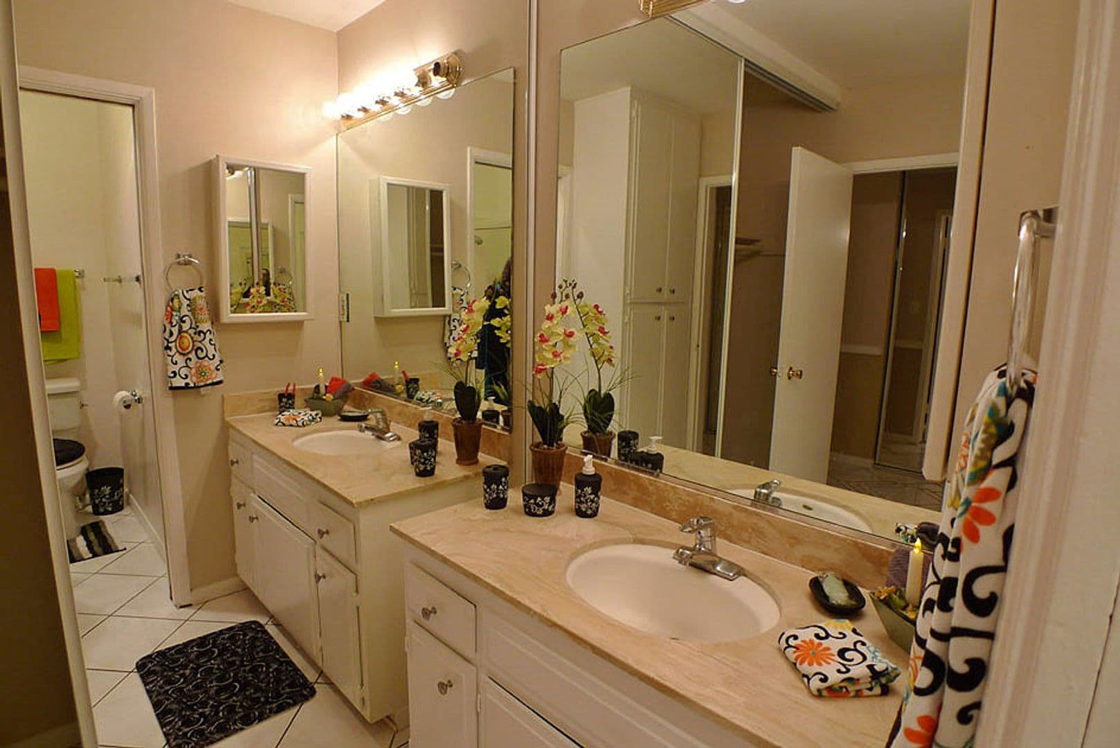 Hollywood Hills Apartment: 2212 N. Cahuenga Blvd.