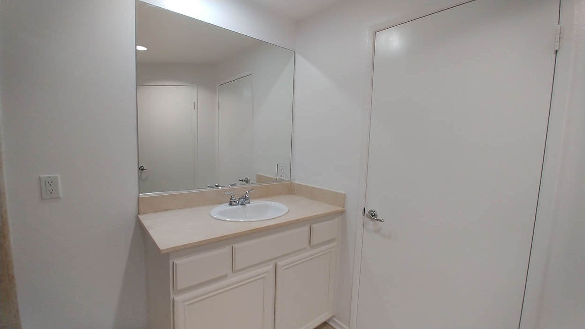Granada Hills Apartment: 11541 Blucher Ave