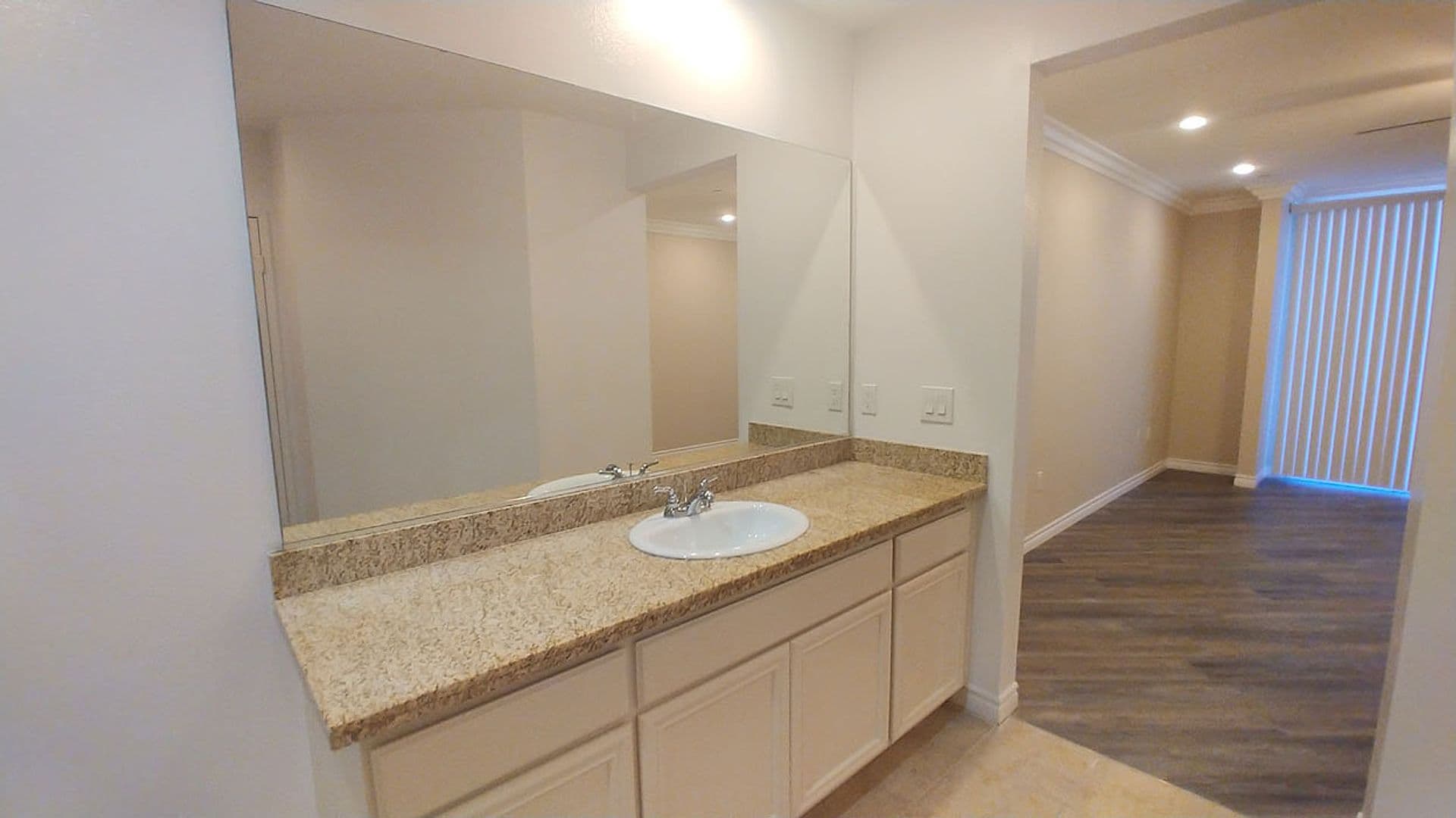 Granada Hills Apartment: 11541 Blucher Ave