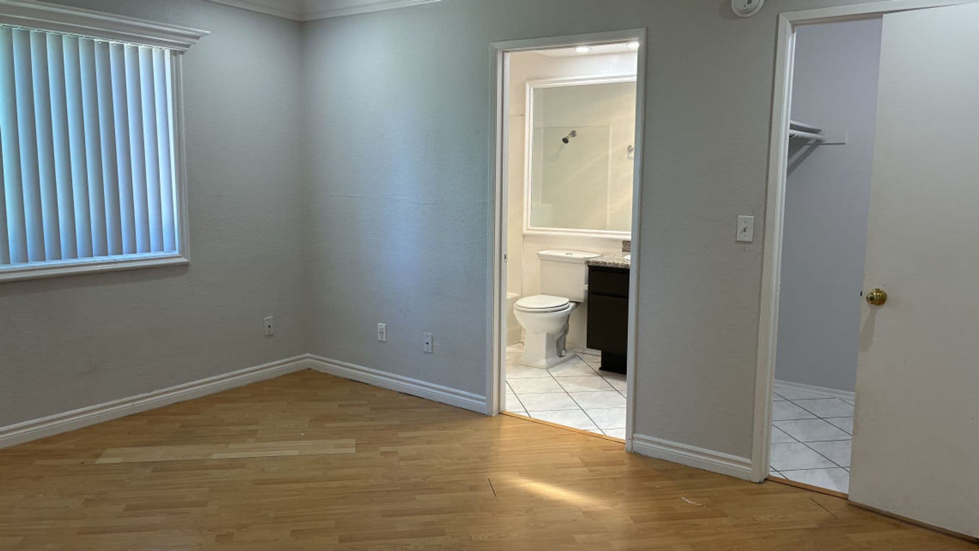 Van Nuys Apartment: 13805 Sherman Way