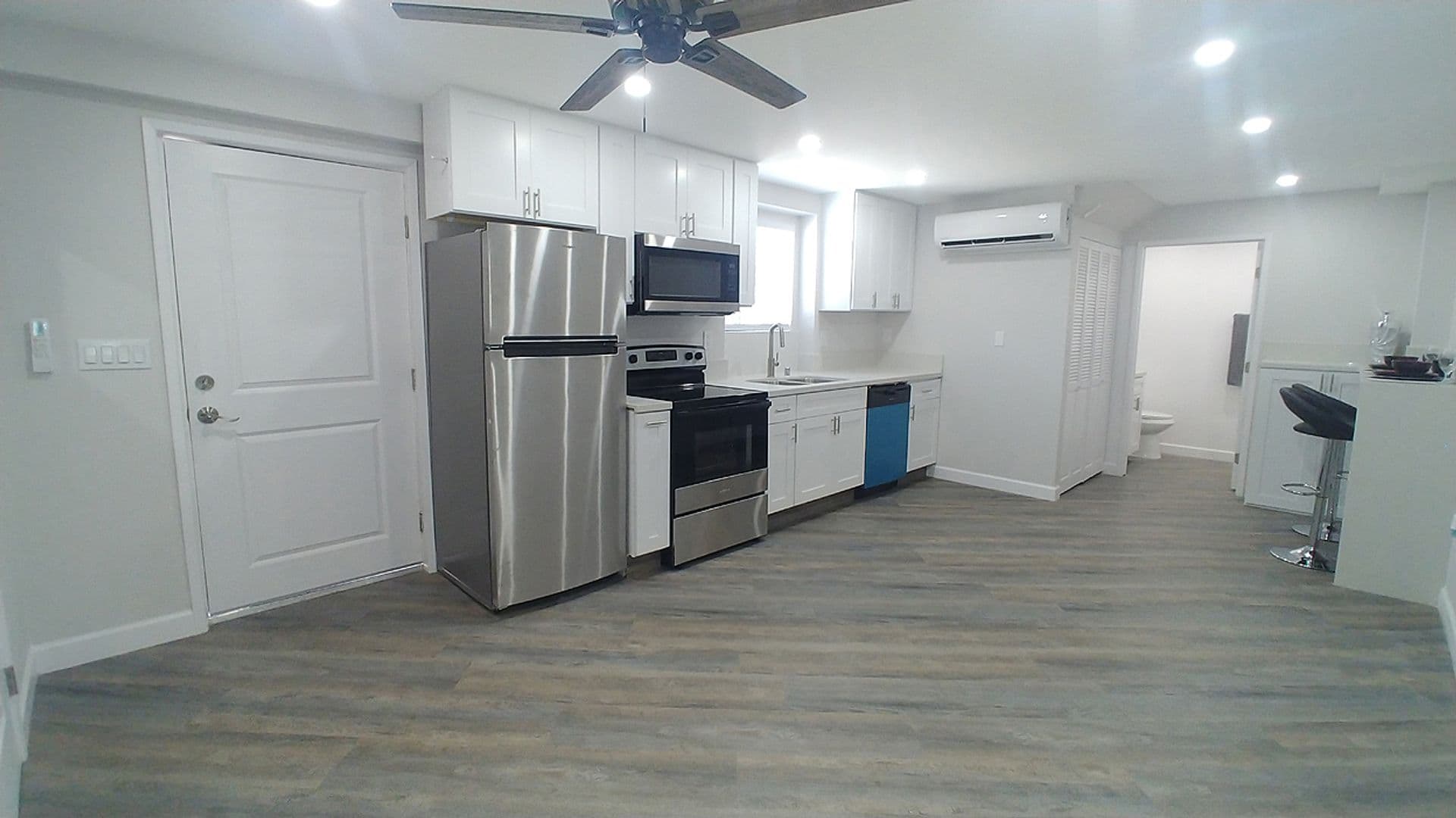Hollywood Apartment: 940 N. Ardmore Ave.