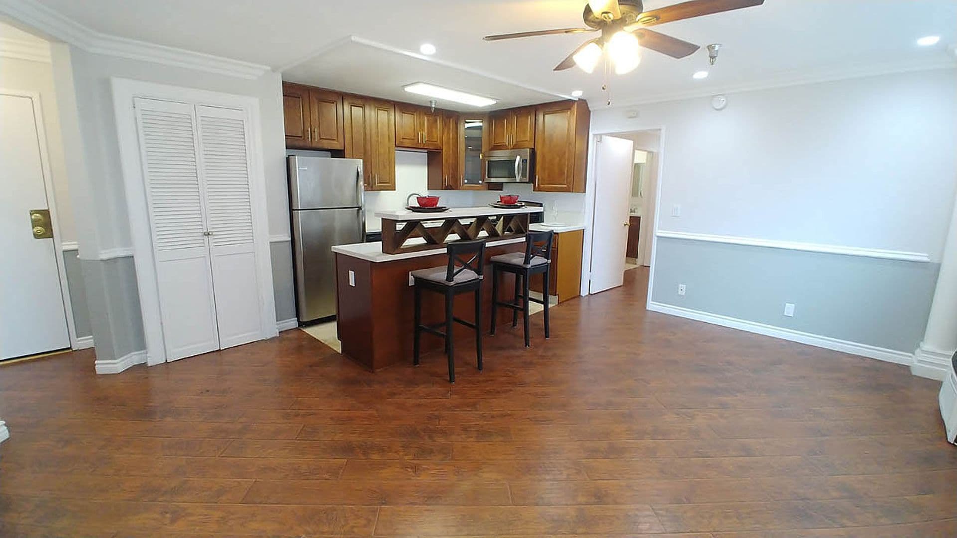 Hollywood Hills Apartment: 2069 N. Argyle Ave.