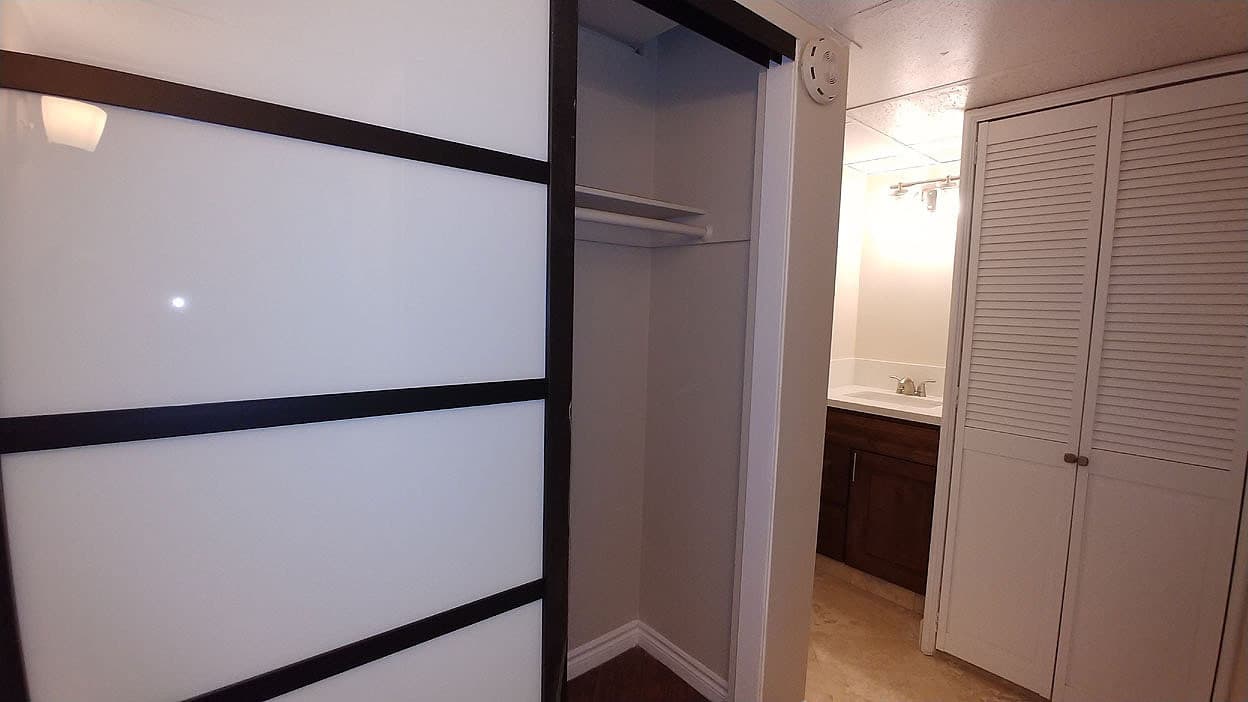 Hollywood Apartment: 1730 N. Gramercy Pl.