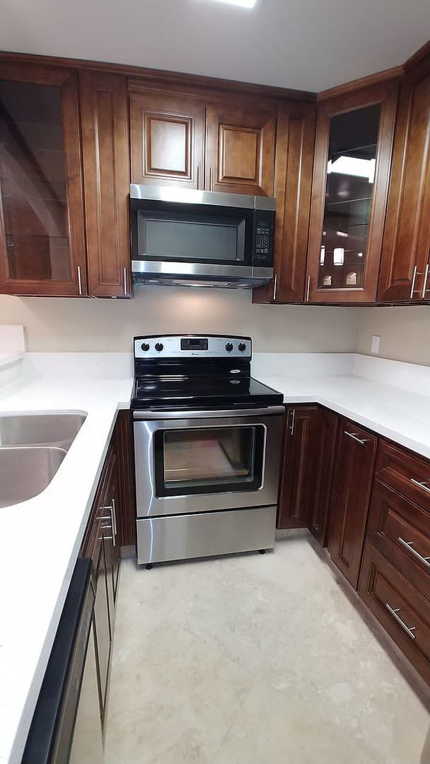 Hollywood Apartment: 1730 N. Gramercy Pl.