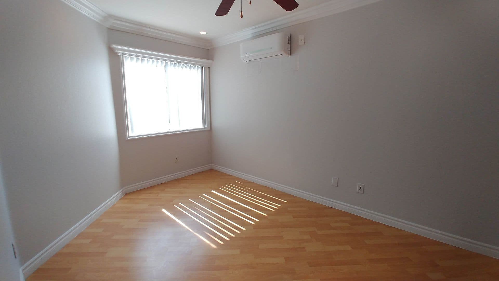 Hollywood Apartment: 6010 Romaine St.