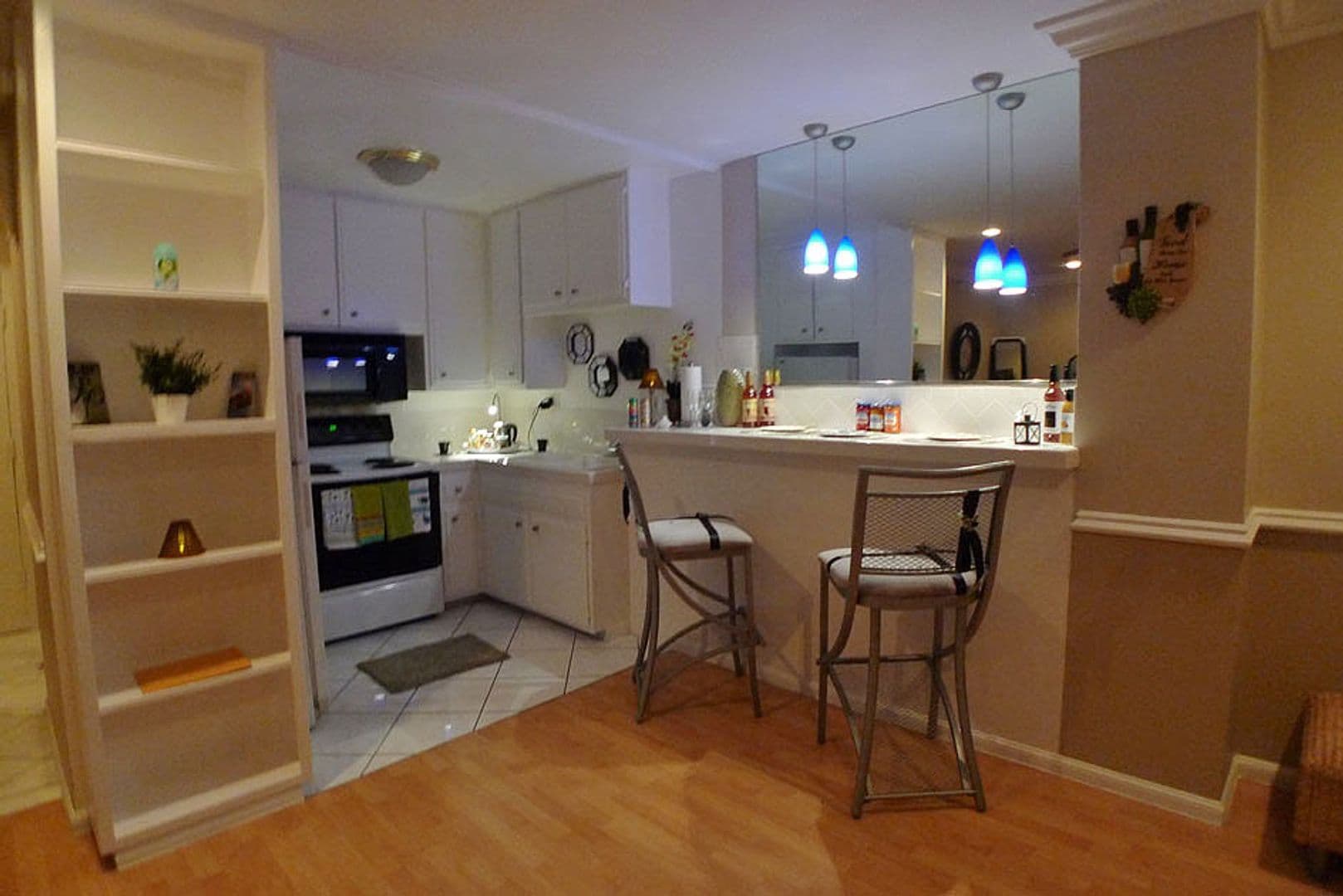 Hollywood Hills Apartment: 2212 N. Cahuenga Blvd.