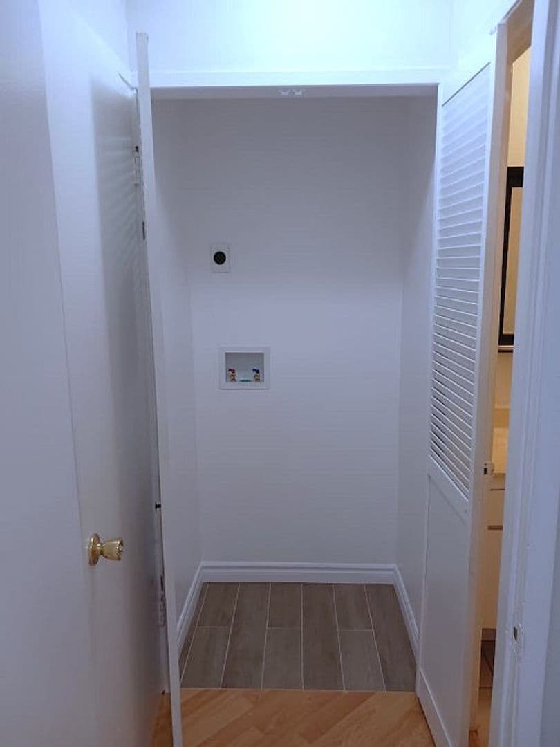 North Hollywood Apartment: 11737 Vanowen St.