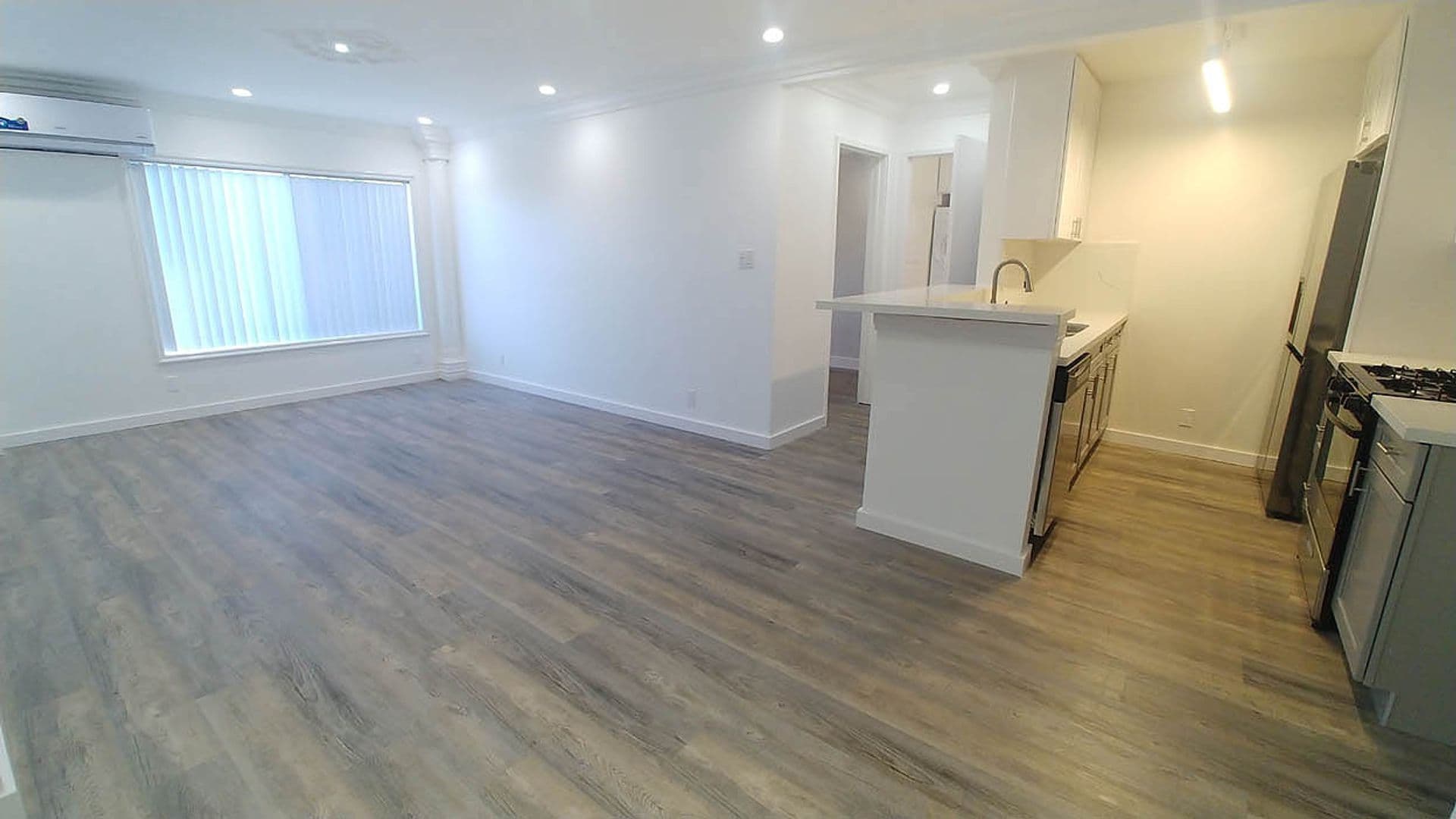 Hollywood Hills Apartment: 2020 N. Beachwood Dr.