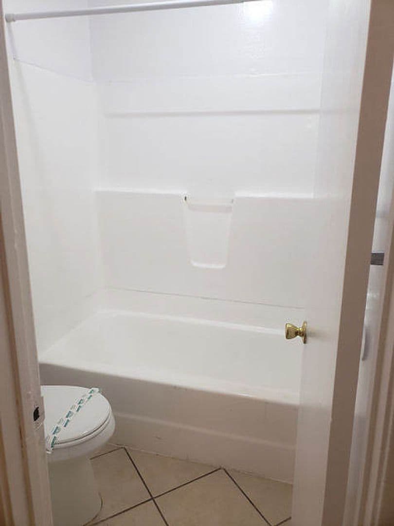 North Hollywood Apartment: 11722 Saticoy St.