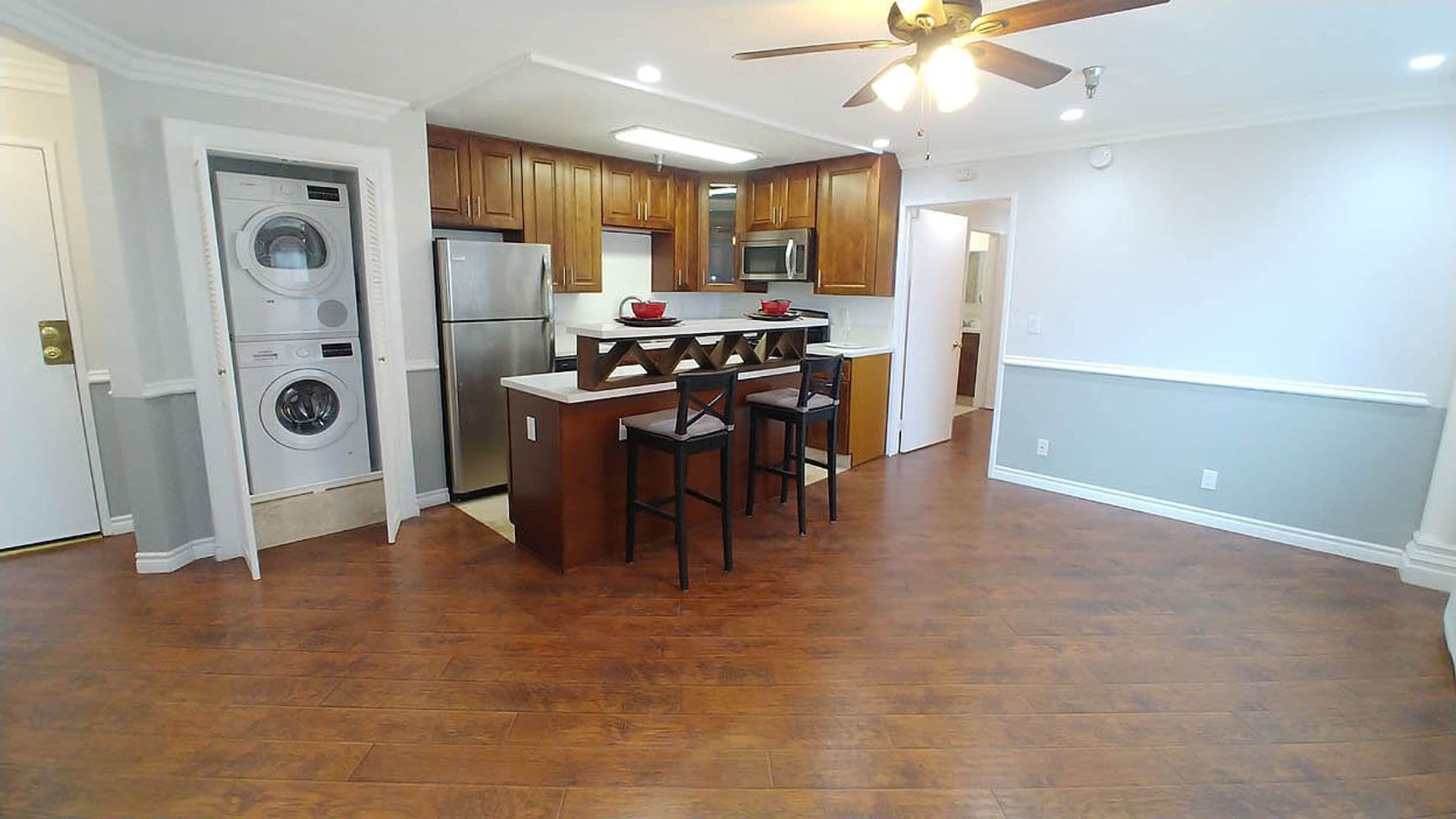 Hollywood Hills Apartment: 2069 N. Argyle Ave.