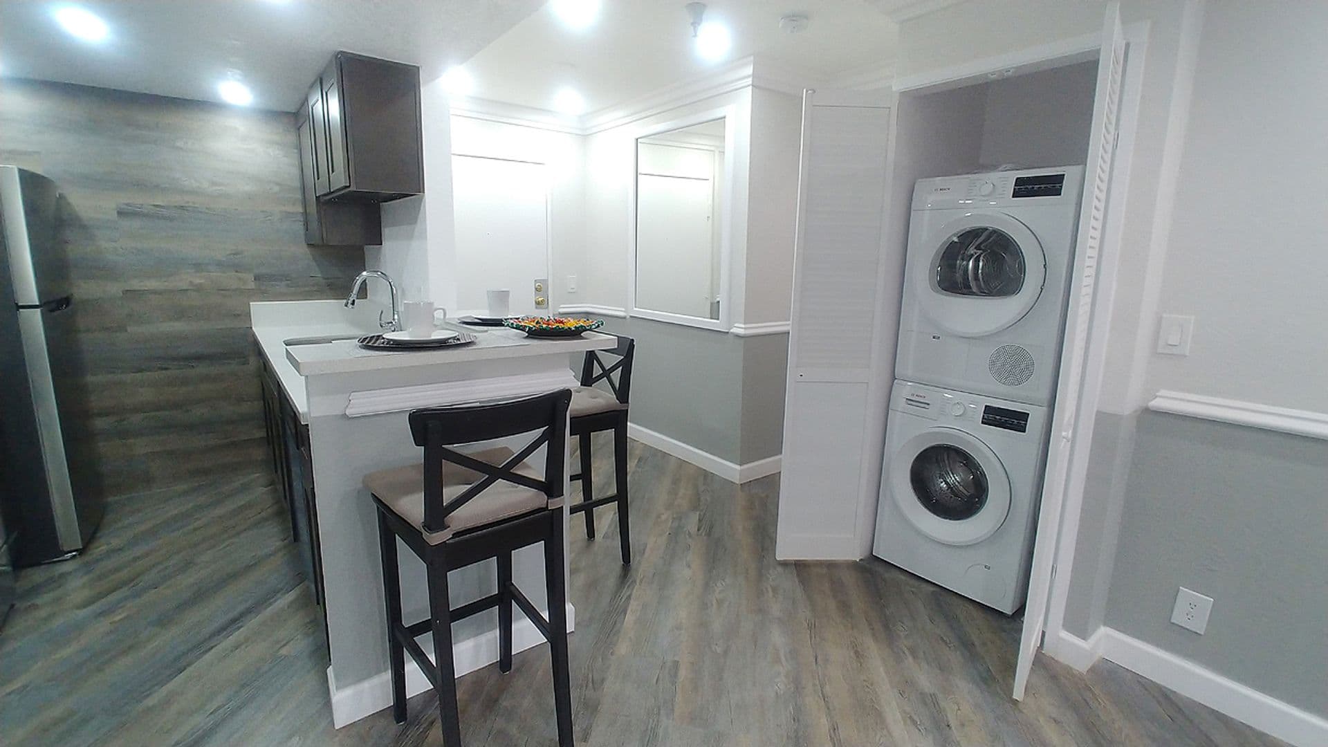 Hollywood Hills Apartment: 2069 N. Argyle Ave.
