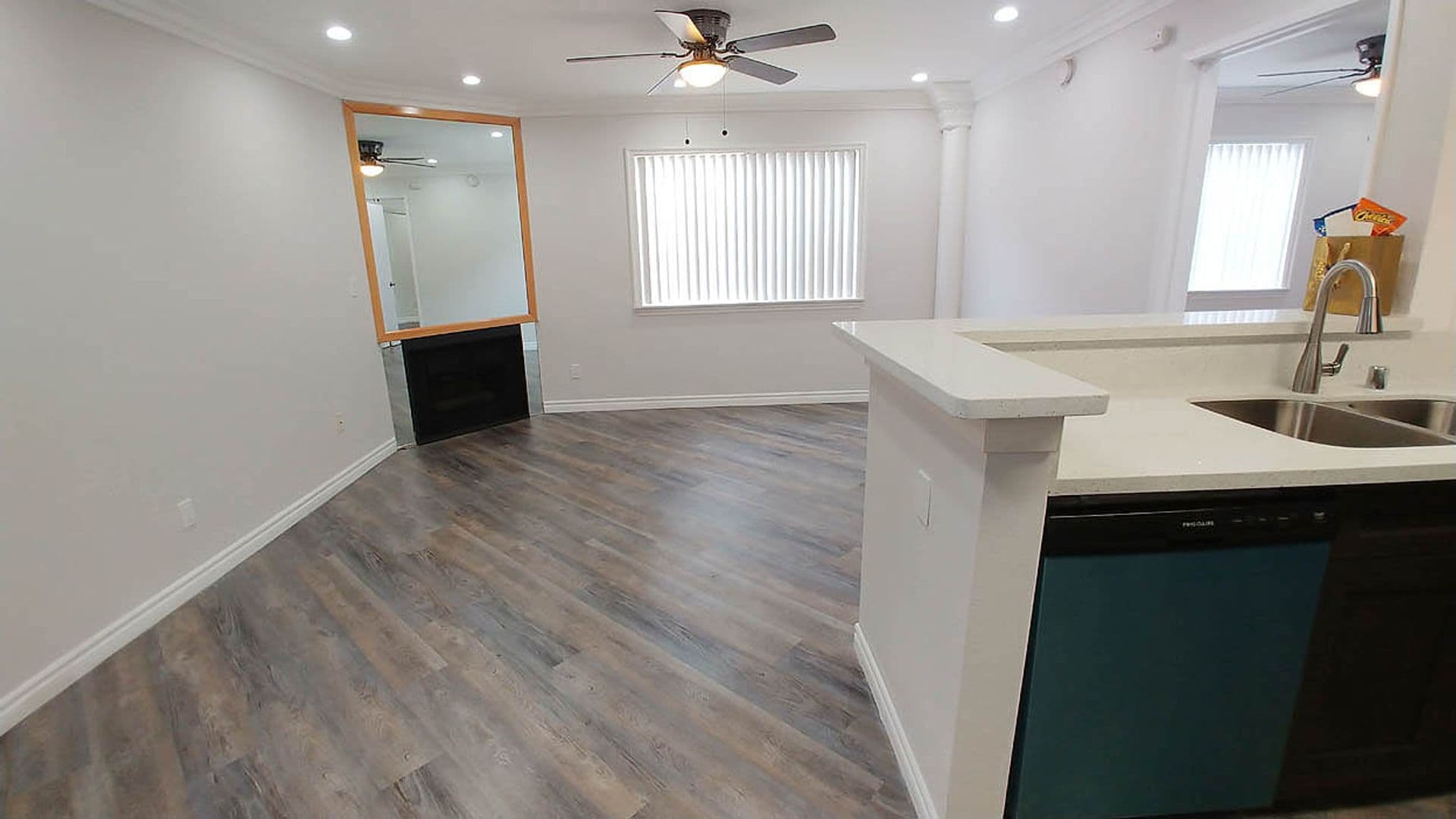 Panorama City Apartment: 14242 Roscoe Blvd.
