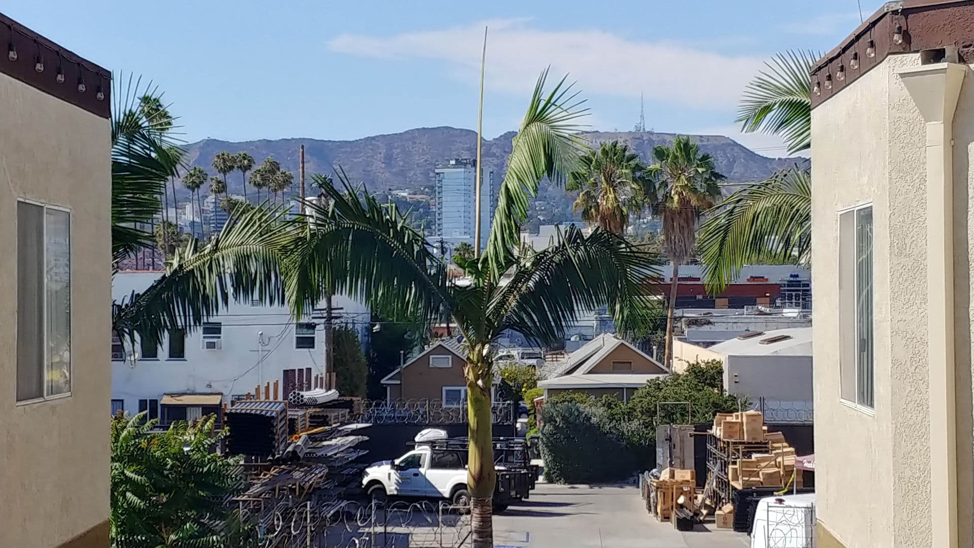 Hollywood Apartment: 6010 Romaine St.
