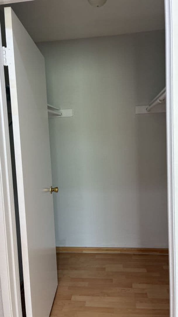 Van Nuys Apartment: 13805 Sherman Way
