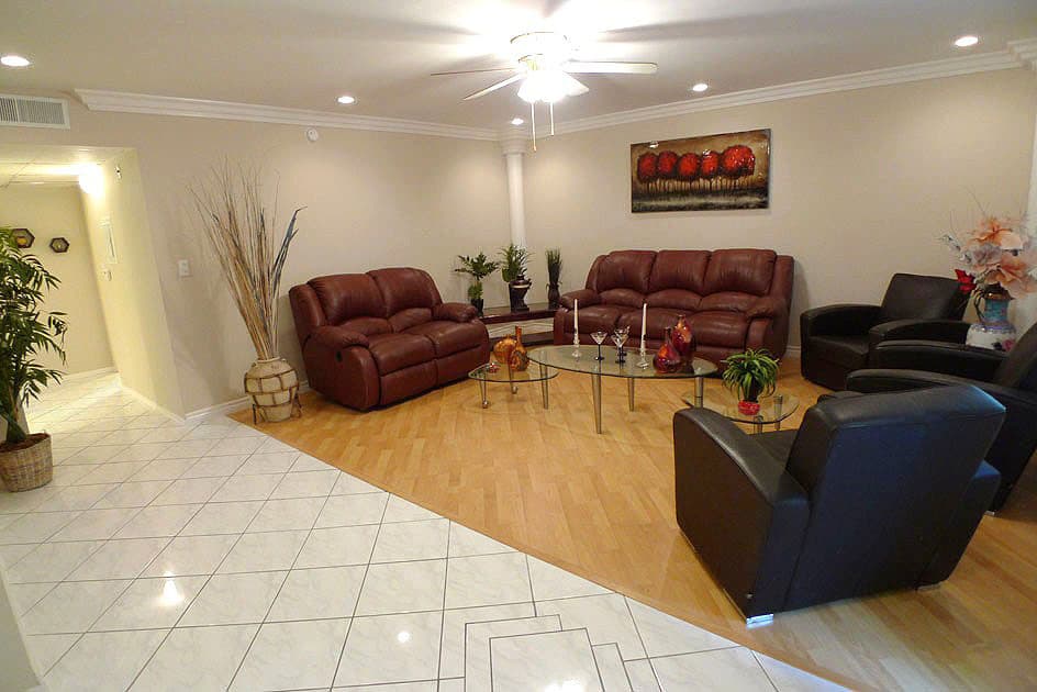 Van Nuys Apartment: 13805 Sherman Way