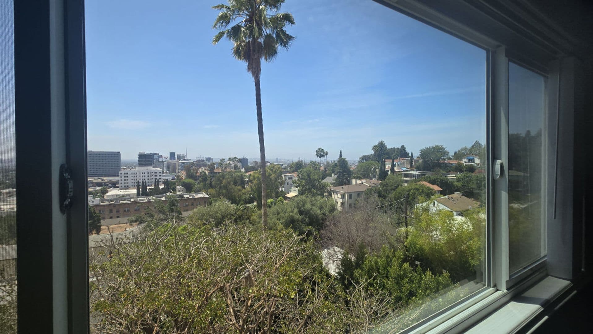 Hollywood Hills Apartment: 2069 N. Argyle Ave.