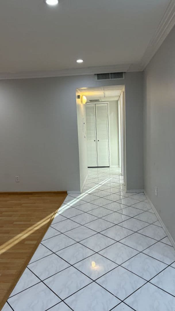 Van Nuys Apartment: 13805 Sherman Way