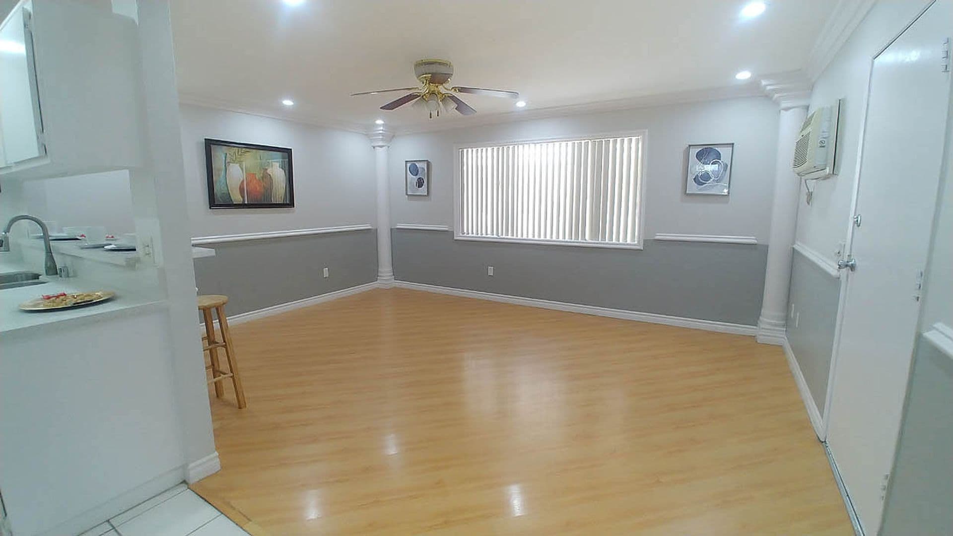 North Hollywood Apartment: 11737 Vanowen St.