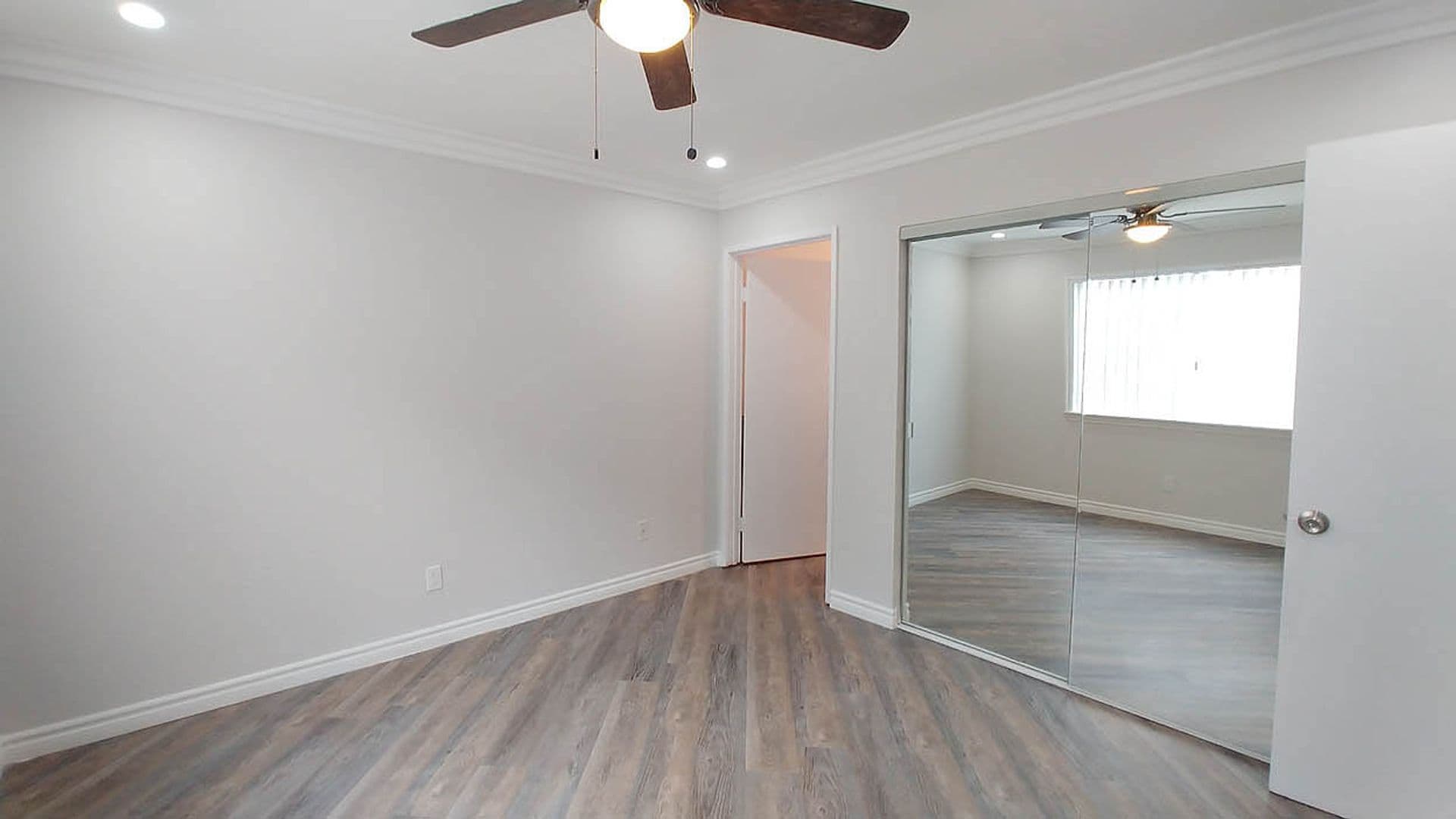 Panorama City Apartment: 14242 Roscoe Blvd.