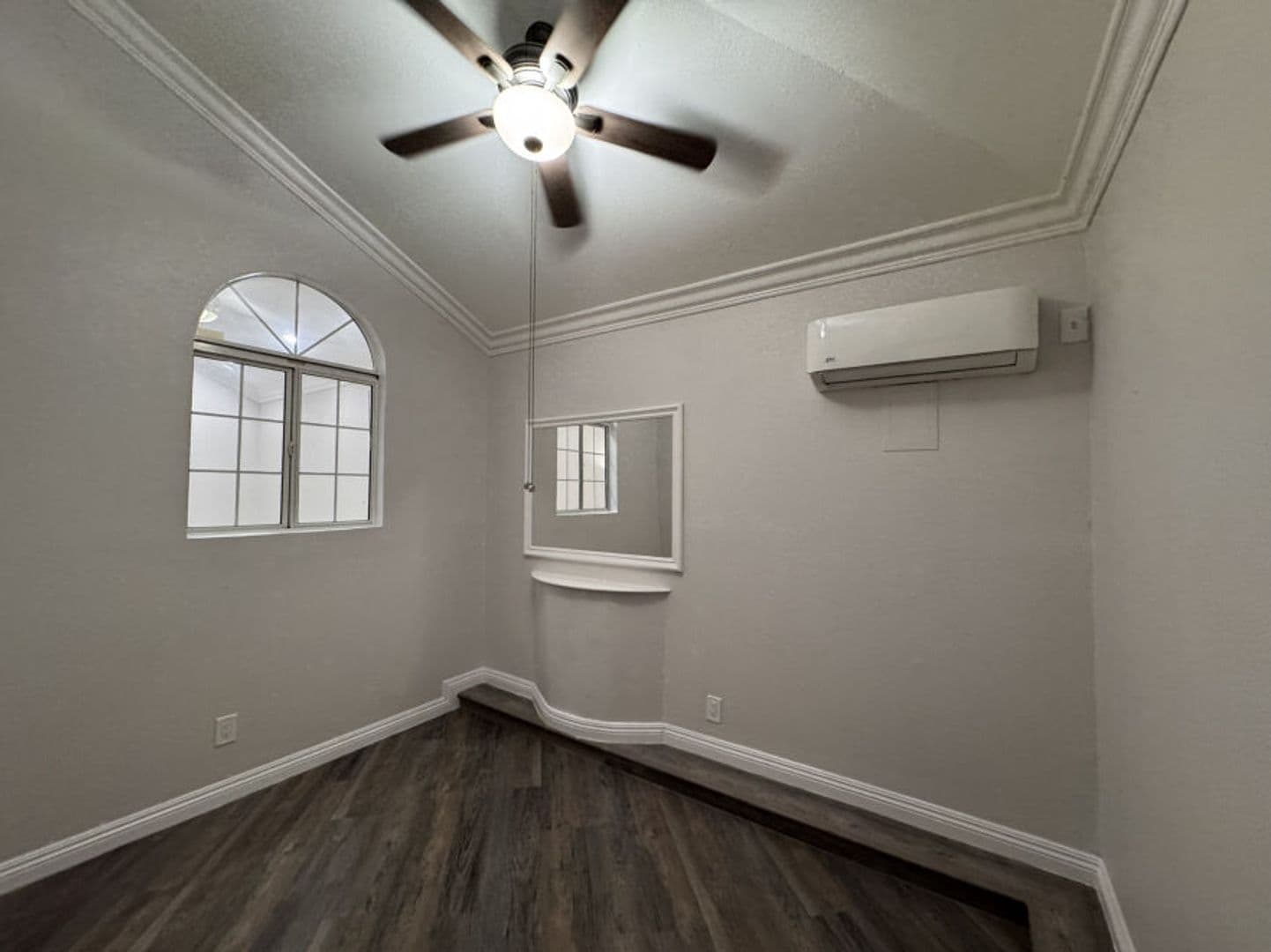 Rialto Apartment: 1414 N. Riverside Ave.