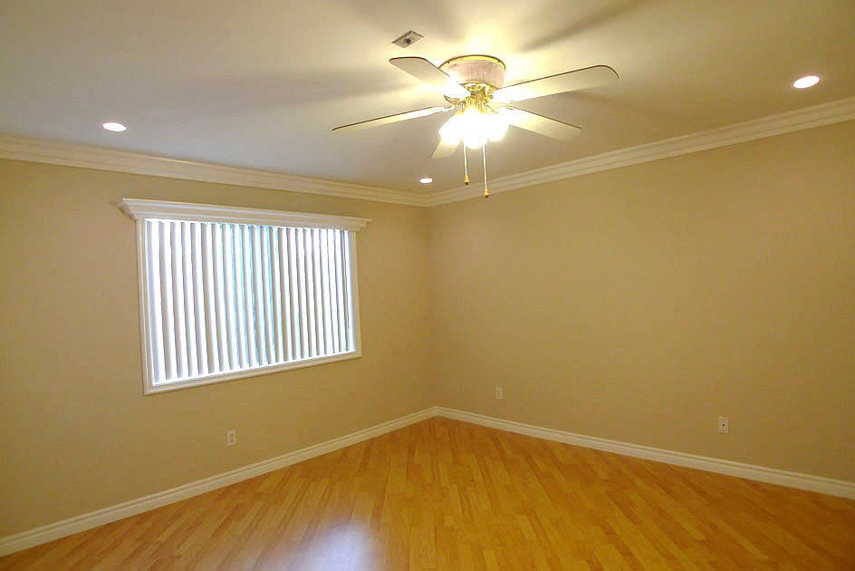 Van Nuys Apartment: 13805 Sherman Way