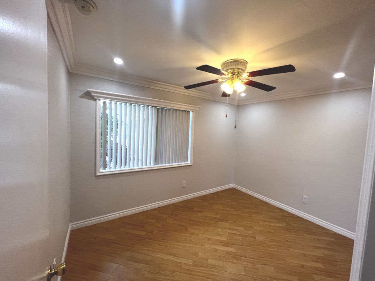 Van Nuys Apartment: 13805 Sherman Way