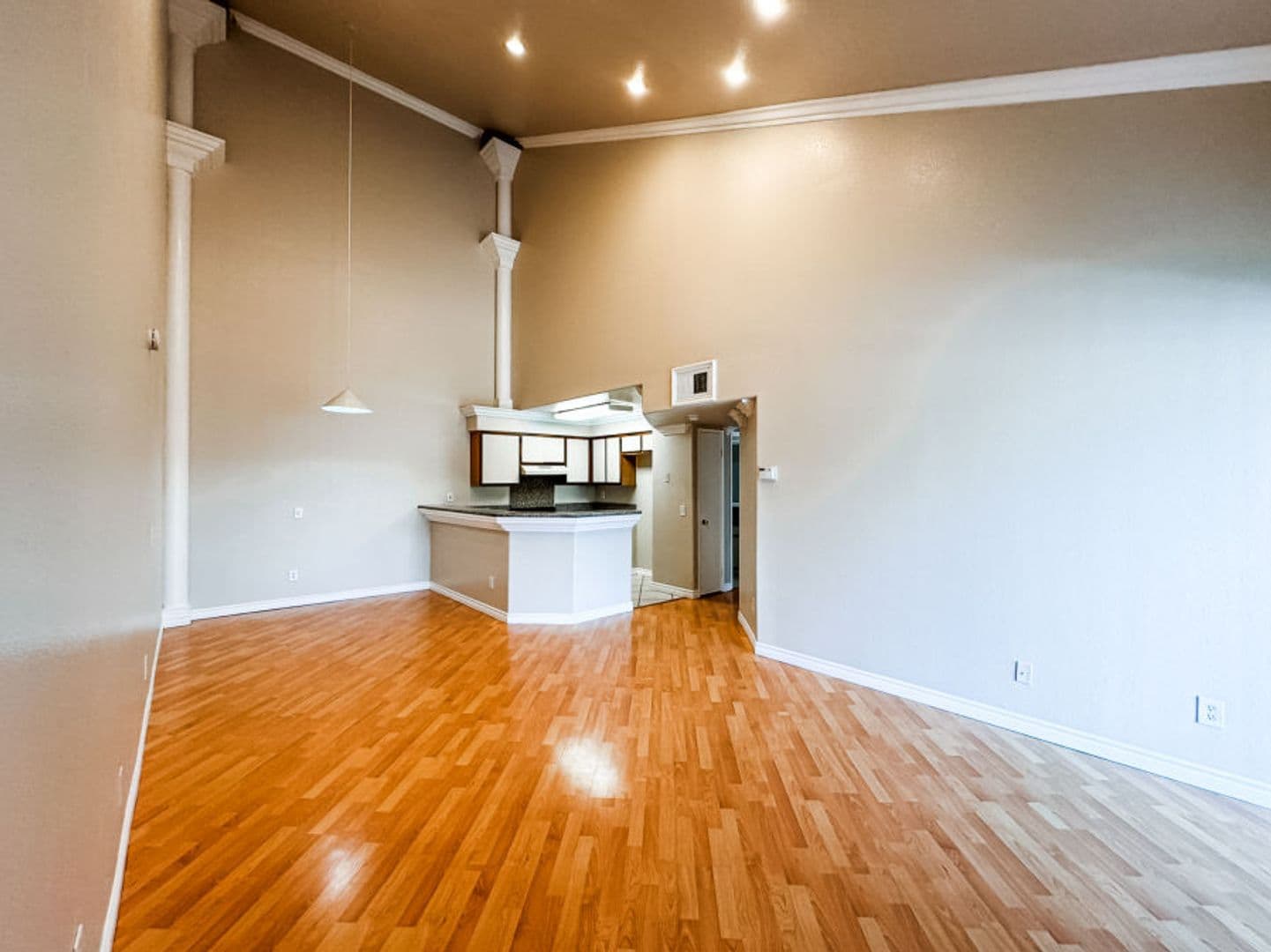 Rialto Apartment: 1414 N. Riverside Ave.