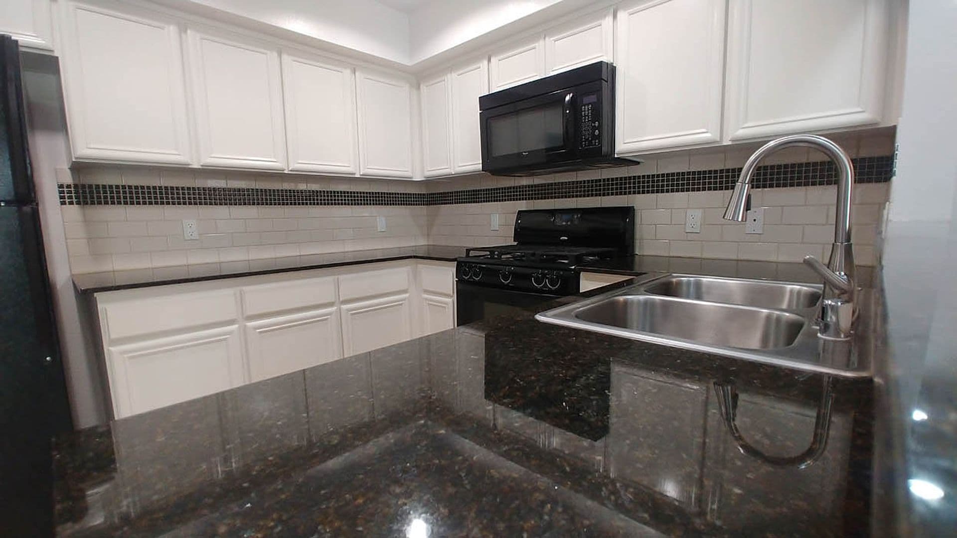 Granada Hills Apartment: 11541 Blucher Ave
