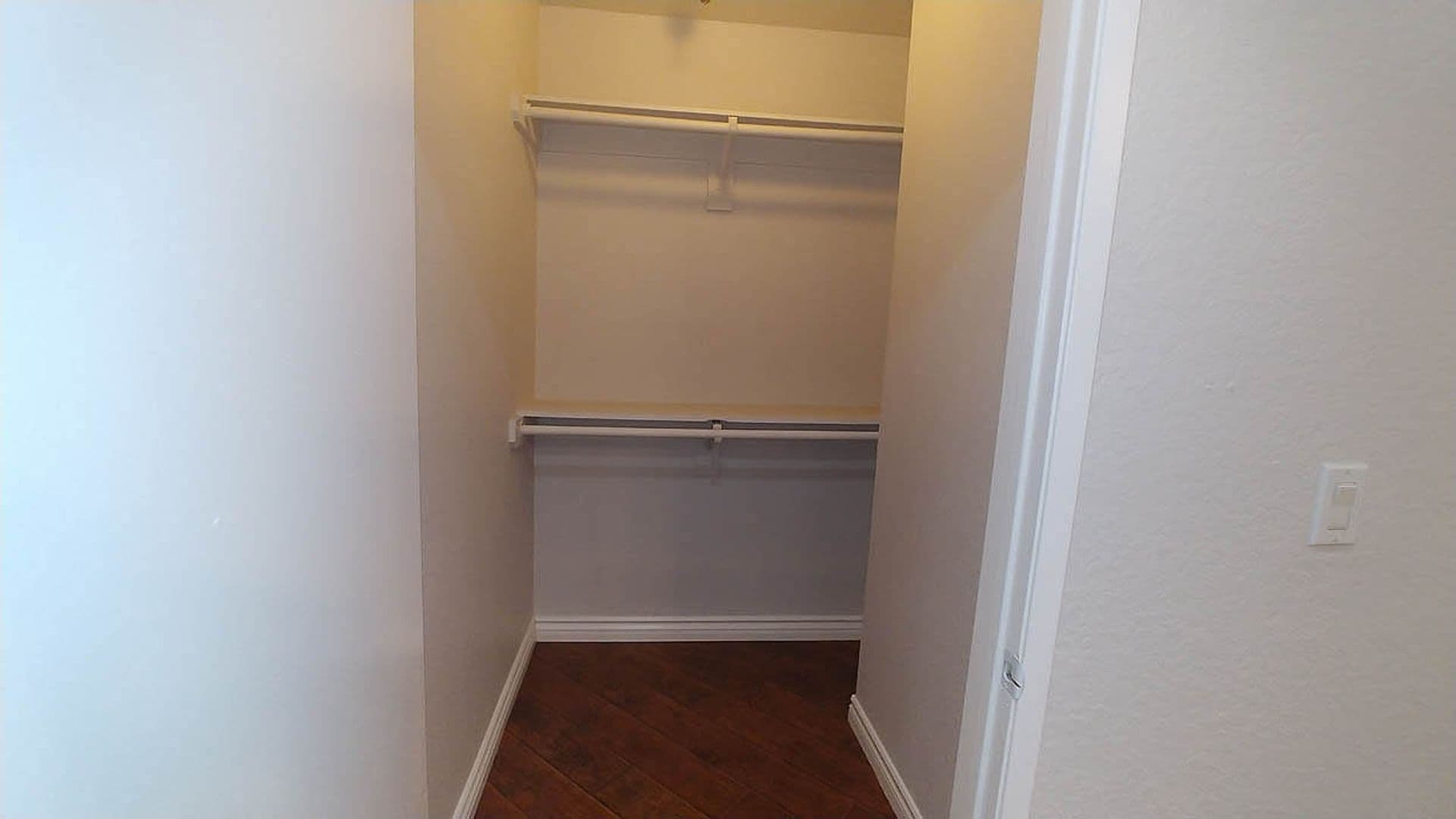 Hollywood Hills Apartment: 2069 N. Argyle Ave.