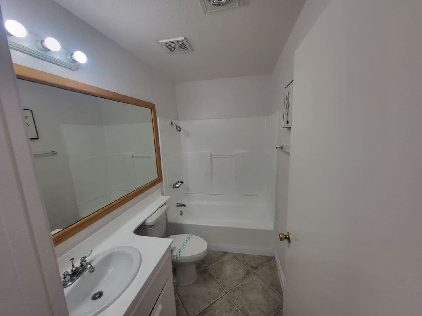 Hollywood Apartment: 940 N. Ardmore Ave.