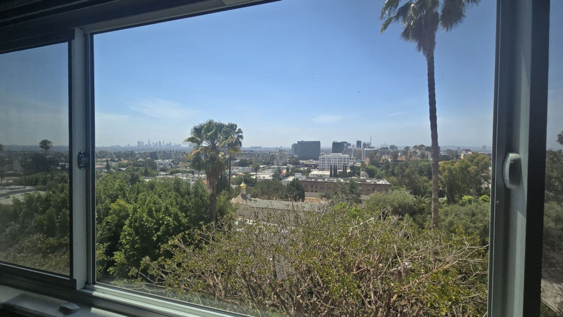 Hollywood Hills Apartment: 2069 N. Argyle Ave.