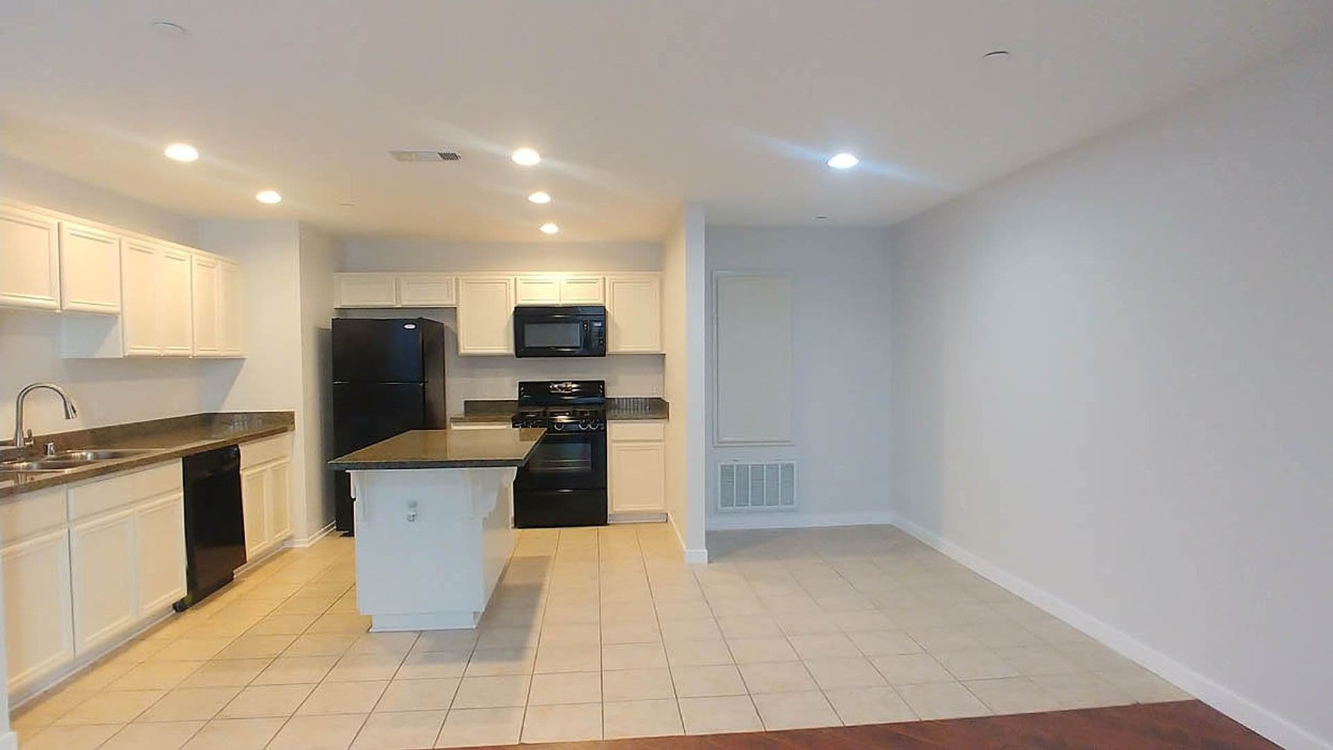 Granada Hills Apartment: 11541 Blucher Ave