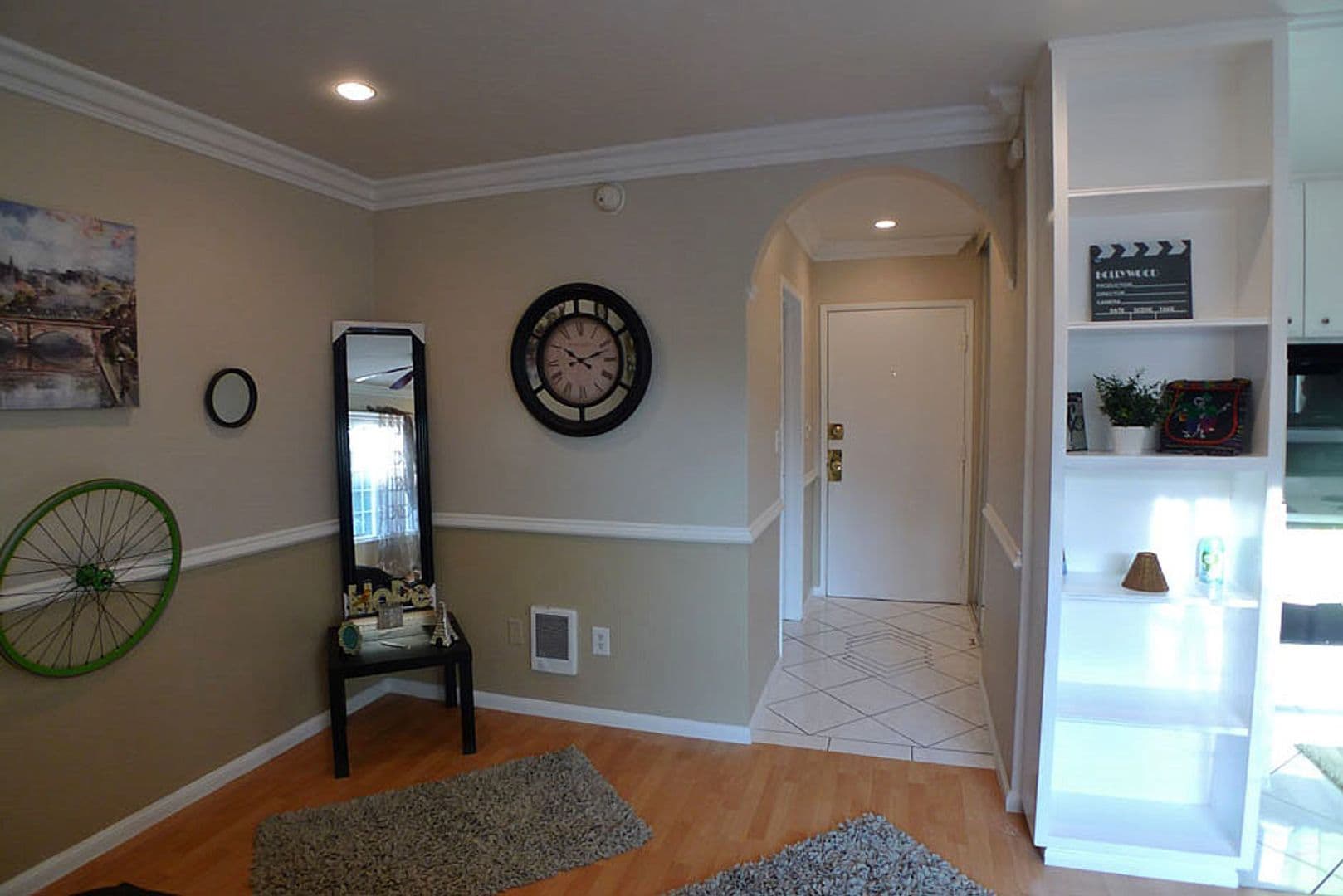 Hollywood Hills Apartment: 2212 N. Cahuenga Blvd.