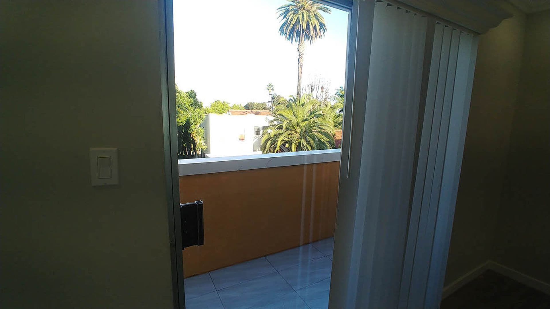 Hollywood Hills Apartment: 2020 N. Beachwood Dr.
